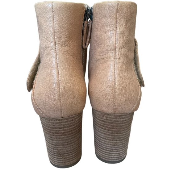 Eileen Fisher Creamy Tan Strappy Stacked Heels with Ankle Wrap Size 6 - Picture 4 of 9